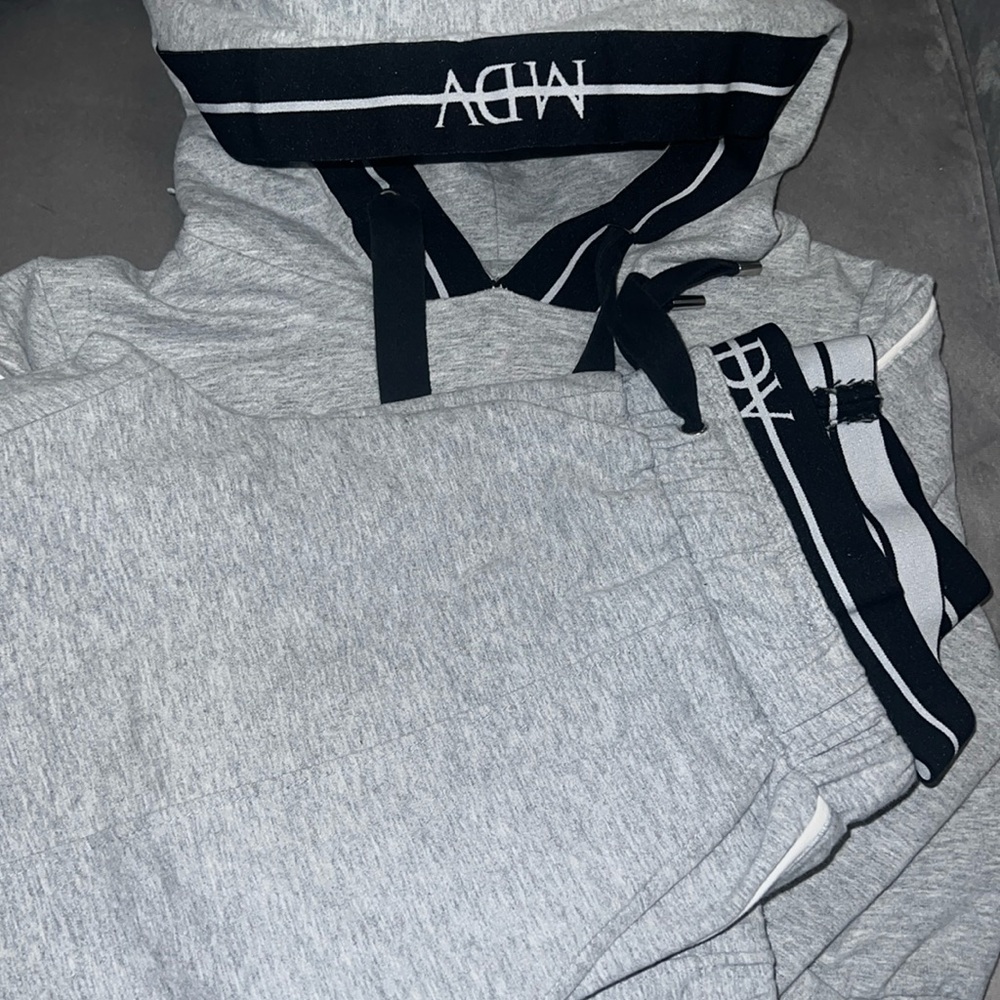 Manière de Voir sweatsuit